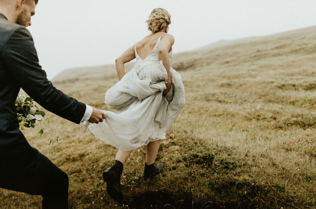 elopement bruiloft ijsland trouwlocatie weddingplanner natuur photography: Anni Graham